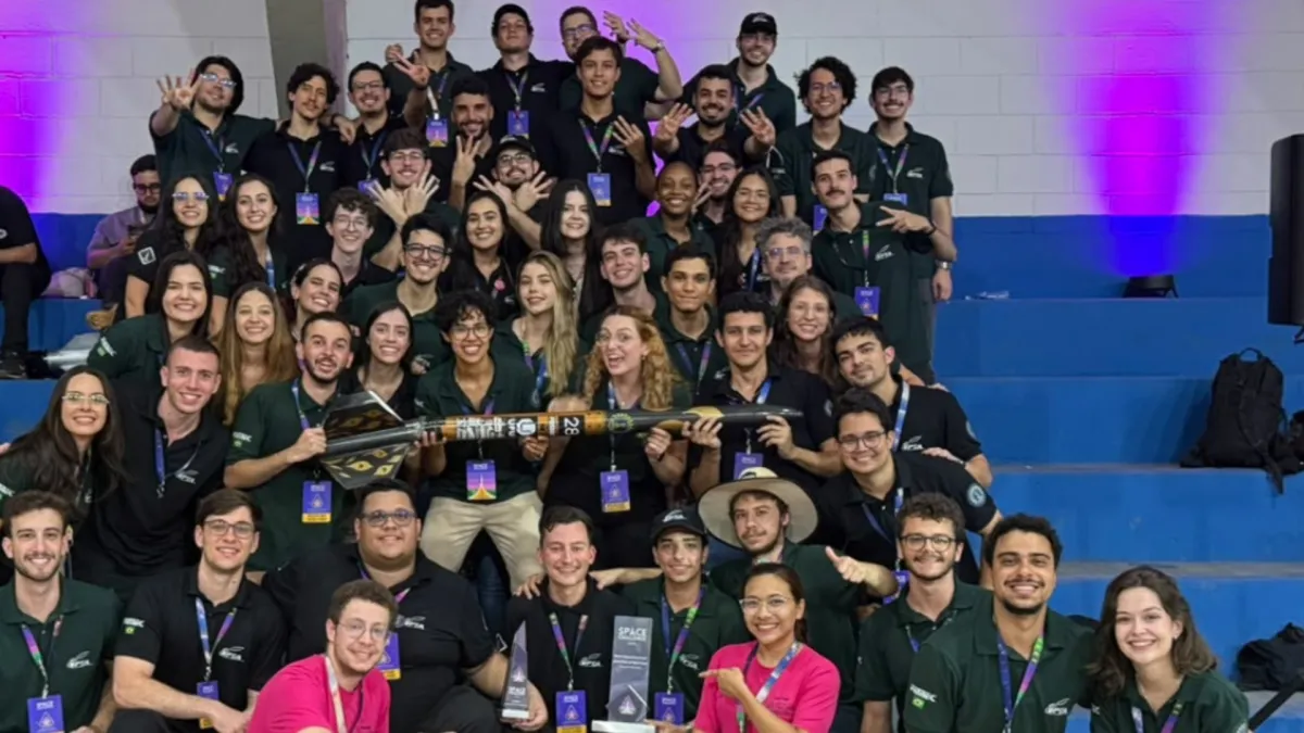 Estudantes da UFU brilham em competição latino-americana e conquistam três prêmios com foguetes e satélites