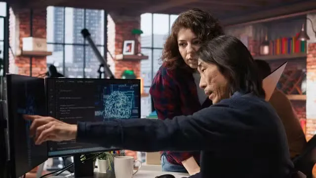 Inteligência Artificial Redefine o Papel dos Desenvolvedores e Altera Ciclos de Desenvolvimento nas Empresas