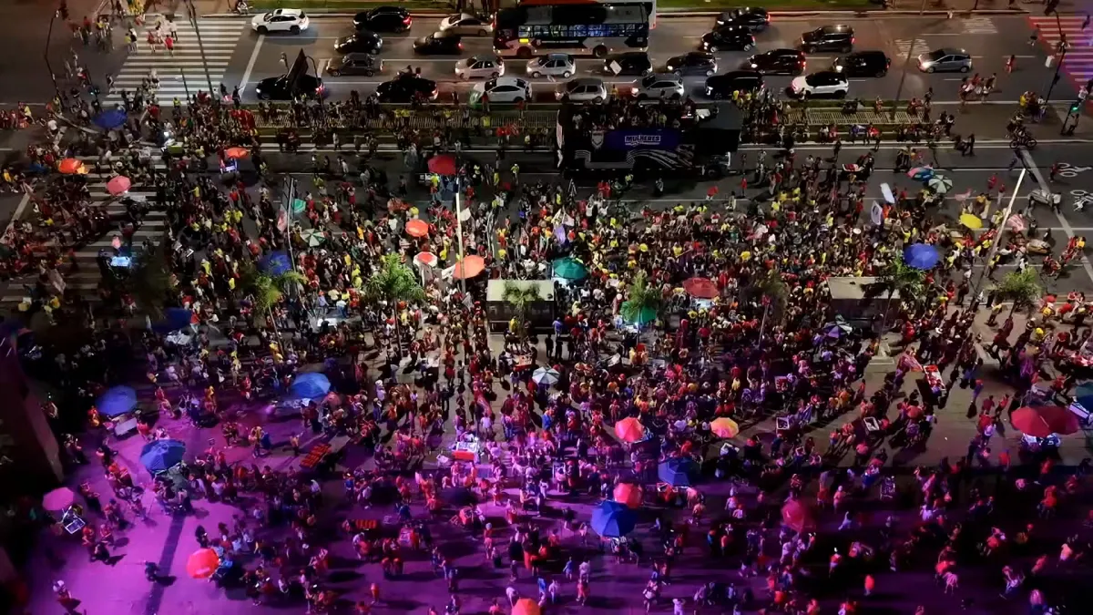 Ato Público Pró-Lula Ocupa Ruas do Centro de Belo Horizonte com Pautas Democráticas