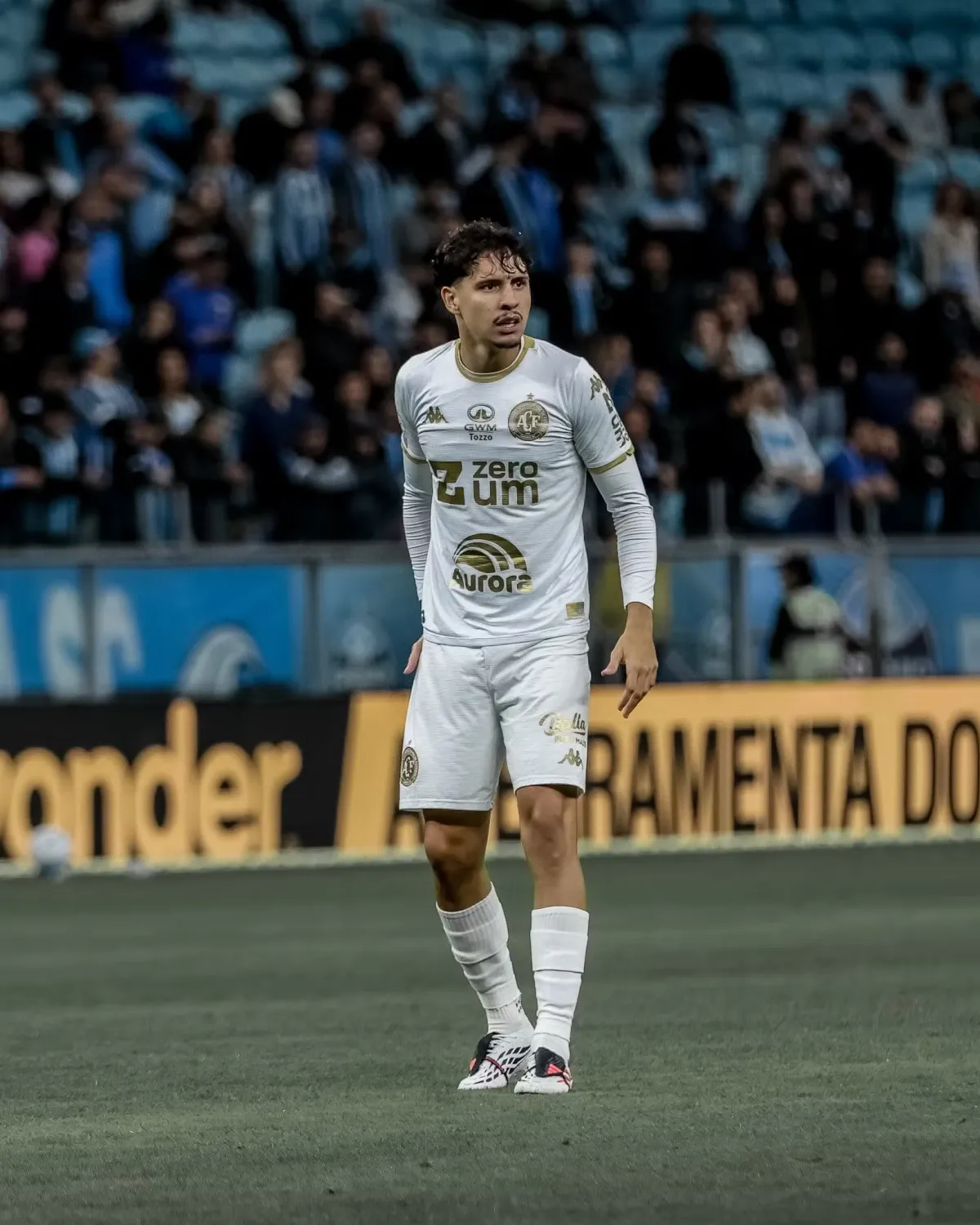 De Curvelo ao Barcelona: Conheça a trajetória do meia Miguel Carvalho, novo reforço da Chapecoense